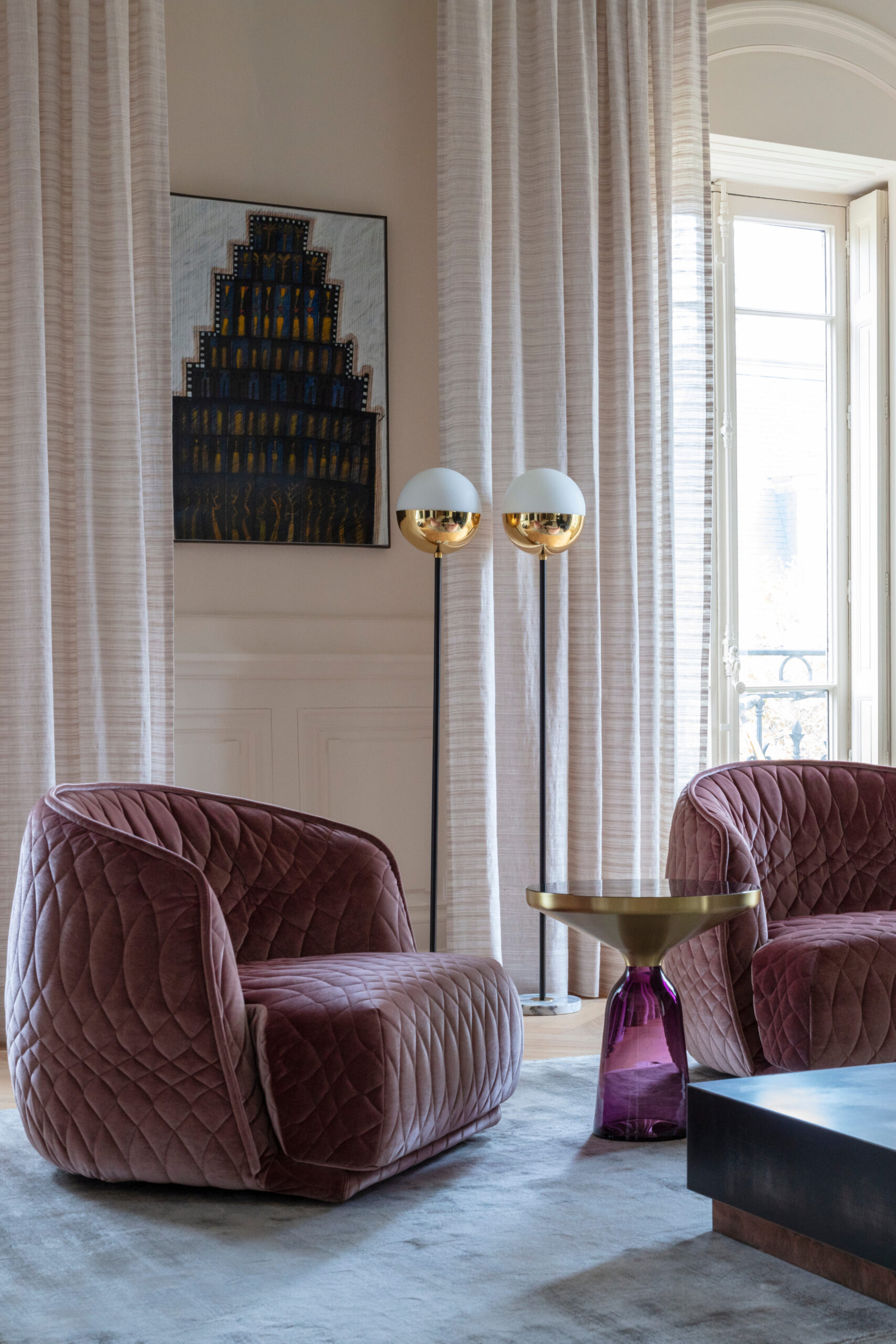 Floor lamp
01
