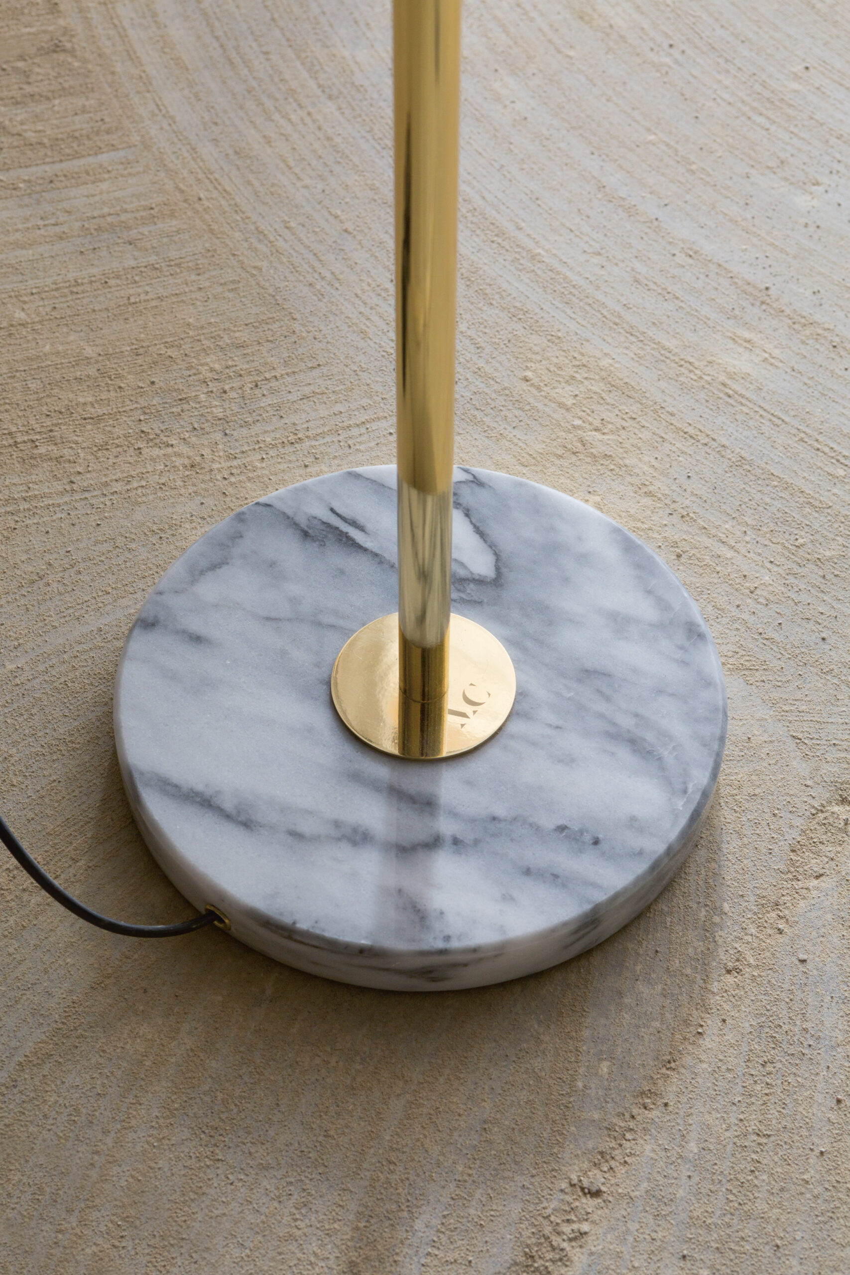 Floor lamp
01
